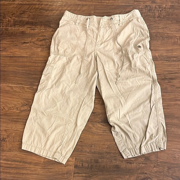 Women’s Basic Editions Khaki Capris, Sz M - Picture 1 of 7